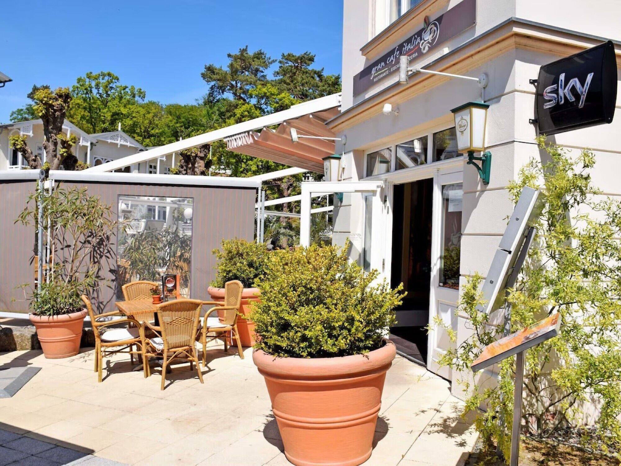 Outdoor dining