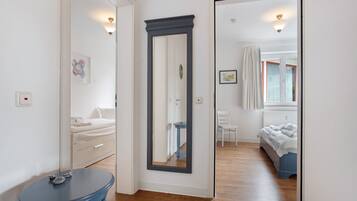 2 bedrooms, iron/ironing board, free WiFi
