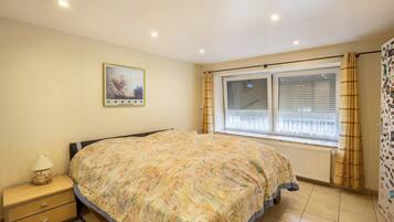 1 dormitorio, tabla de planchar con plancha, wifi gratis y ropa de cama