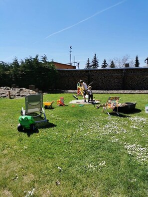 Children’s area - Apartment 'Ruhiges Nest Mit Sauna Und Garten' with Shared Garden and Wi-Fi (Jessen (Elster))
