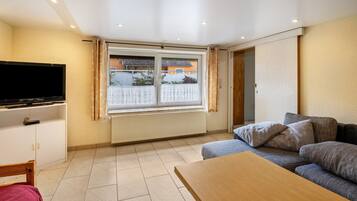 Télévision, table de tennis de table