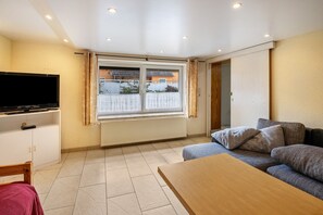 Televisión, mesa de ping pong