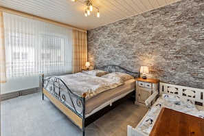 2 chambres, fer et planche Ă repasser, Wi-Fi gratuit, draps fournis