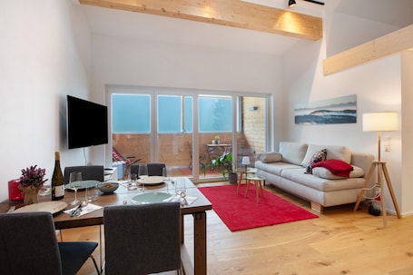 テレビ. Apartment 'Hedi' with Mountain View, Balcony and Wi-Fi