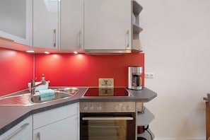 Refrigerador, horno, parrilla de estufa y lavavajillas