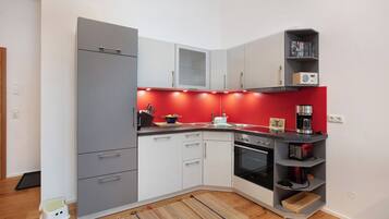 Kühlschrank, Ofen, Herdplatte, Geschirrspüler