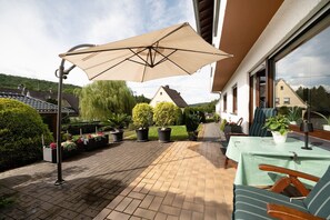 Outdoor dining - Apartment 'Tibo' with Private Terrace, Private Garden and Wi-Fi (Wimbach)