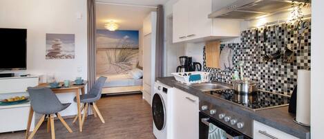 Kjøleskap, mikrobølgeovn, ovn og kokeplater