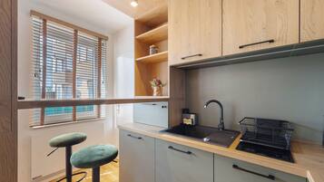 Kühlschrank, Mikrowelle, Ofen, Herdplatte