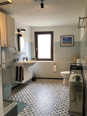 Dusch, hårtork och handdukar