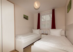 4 bedrooms, free WiFi, bed sheets, wheelchair access