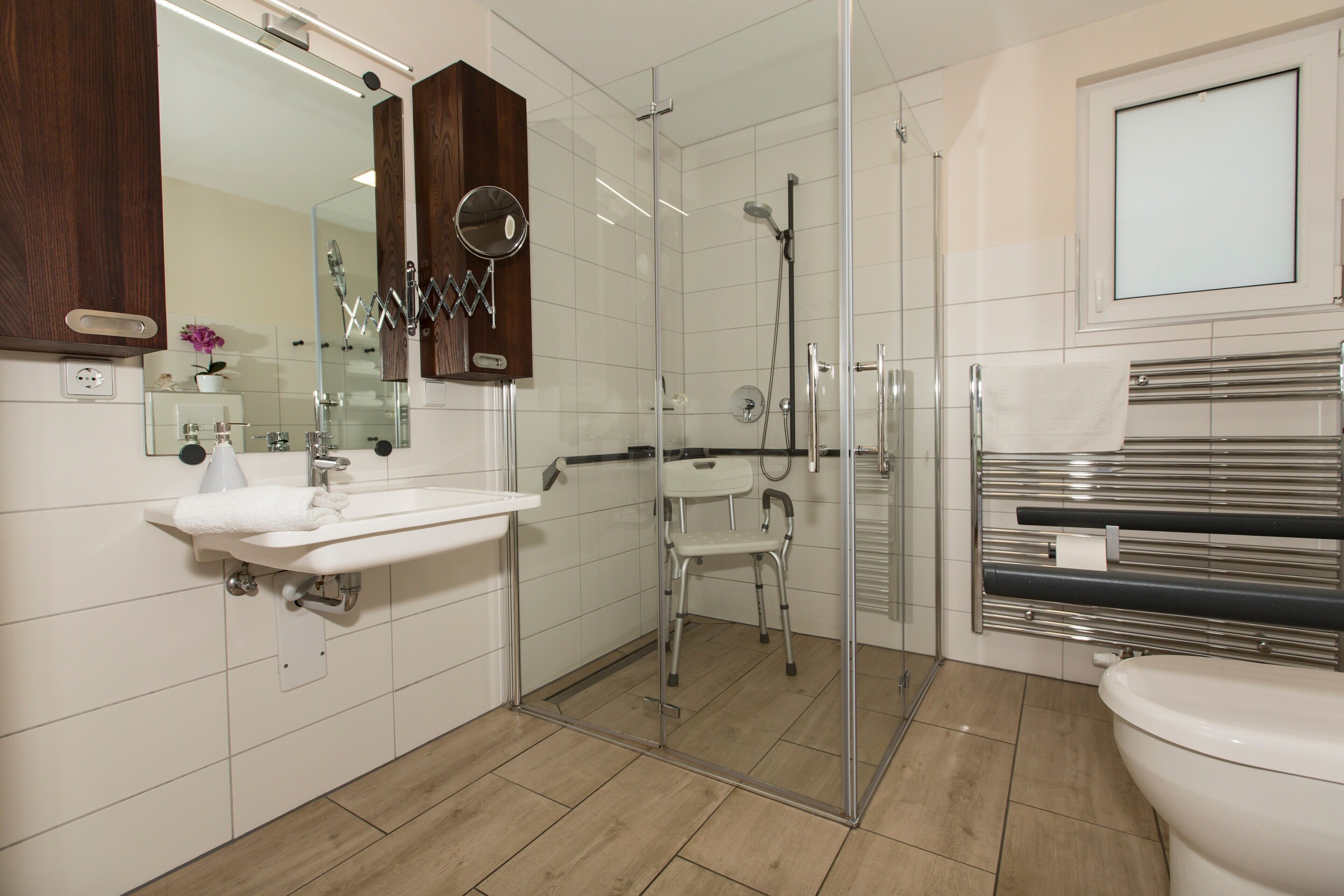 Shower, hair dryer, towels