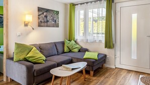 Living area - Holiday Home 'Ferienhaus Biber' with Private Terrace, Private Garden and Wi-Fi (Stechow-Ferchesar)