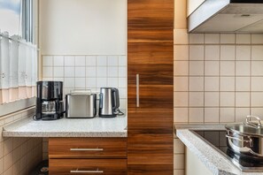 Kühlschrank, Ofen, Herdplatte, Geschirrspüler