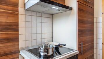 Kühlschrank, Ofen, Herdplatte, Geschirrspüler