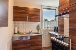 Refrigerador, horno, parrilla de estufa y lavavajillas