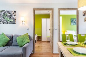 TV, tavolo da ping pong, impianto stereo