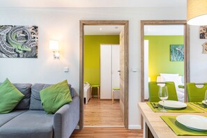 TV, mesa de pingue-pongue, aparelho de som