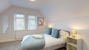 2 bedrooms, iron/ironing board, internet, bed sheets