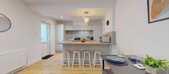 Cohost Partners Modern 2BR Duplex Fast WiFi