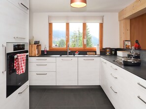 Fridge, oven, dishwasher, toaster