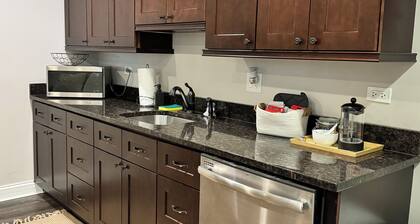 Modern Luxury 1bd-1ba - Heart of City: Close to Highway 90 & 94