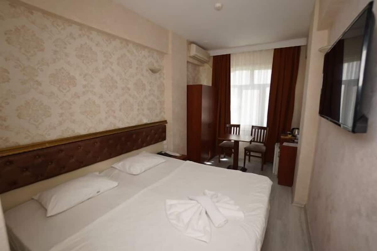 Escrivaninha, Wi-Fi de cortesia, roupa de cama