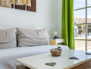 1 sovrum, strykjärn/strykbräda, internet och sängkläder