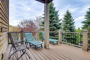 Terrace/patio - Door County Townhome: Pool Access, 1 Mi to Beach! (Egg Harbor)