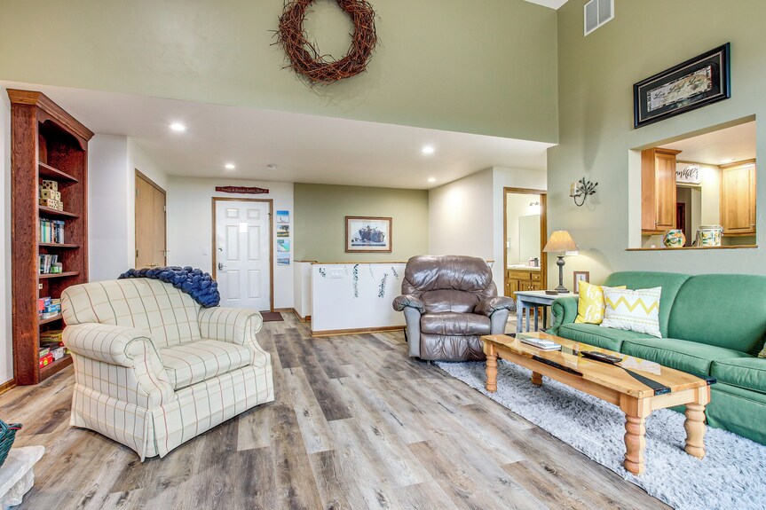 Door County Townhome: Pool Access, 1 Mi To Beach! - Egg Harbor, WI