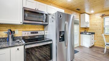 Fridge, microwave, stovetop, dishwasher