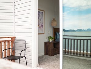 Terrace/patio - Vessel Beach House - Port, A Beachfront Oasis (Seward)