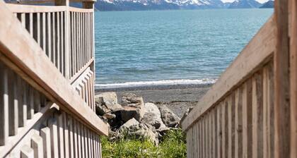 Vessel Beach House - Starboard, Beachfront Retreat Sleeps 6