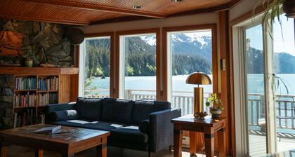 Vessel Beach House - Starboard, Beachfront Retreat Sleeps 6