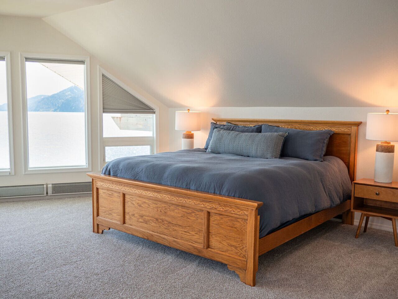 Desk, travel cot, free WiFi, bed sheets