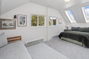 Desk, travel cot, free WiFi, bed sheets