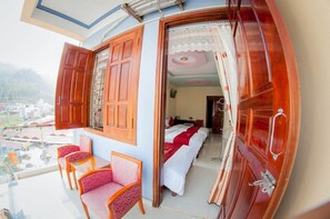 Habitación triple estándar, vistas a la ciudad | Wifi gratis