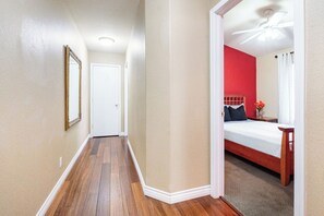 2 bedrooms, desk, iron/ironing board, free WiFi