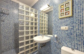 Shower - 4 bedroom beach front home in Sagunto (Sagunto)