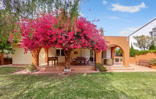 4 bedroom beach front home in Sagunto