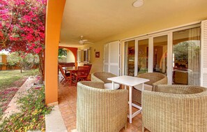 Outdoor dining - 4 bedroom beach front home in Sagunto (Sagunto)