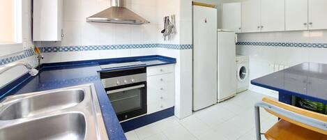 Réfrigérateur, four, plaque de cuisson, lave-vaisselle