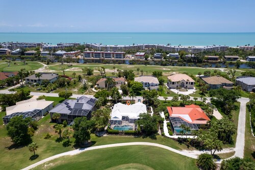 Little Blue - Stunning Villa with Pool and Spa