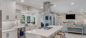 Little Blue - Stunning Villa with Pool and Spa