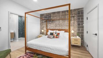 1 bedroom, desk, iron/ironing board, WiFi