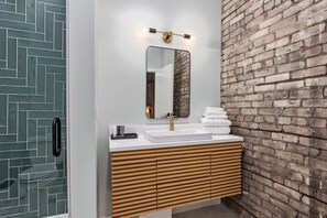 Shower, hair dryer, towels, shampoo