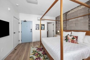 1 soverom, skrivebord, strykejern/-brett og wi-fi