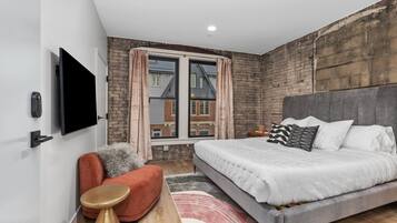 1 bedroom, desk, iron/ironing board, WiFi