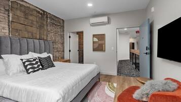 1 bedroom, desk, iron/ironing board, WiFi