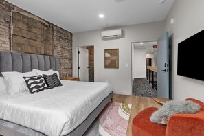 1 habitación, escritorio, tabla de planchar con plancha y wifi 